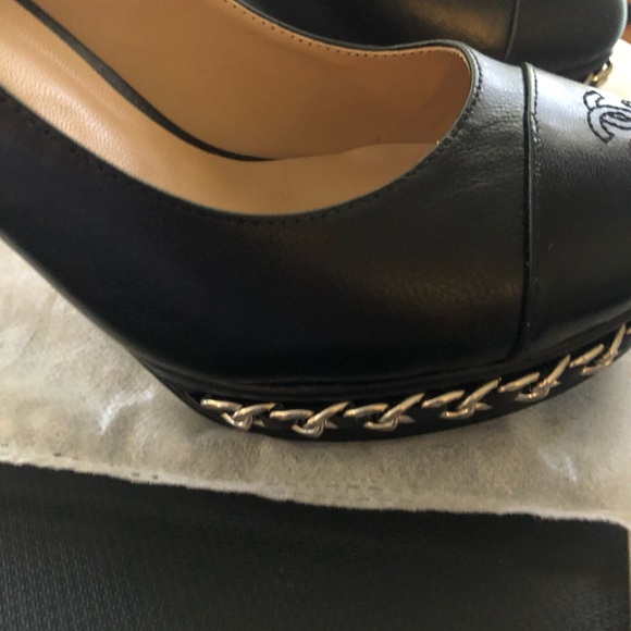 Chanel calfskin chain deco platform heels,
Worn once, in the house, - Picture 6 of 11